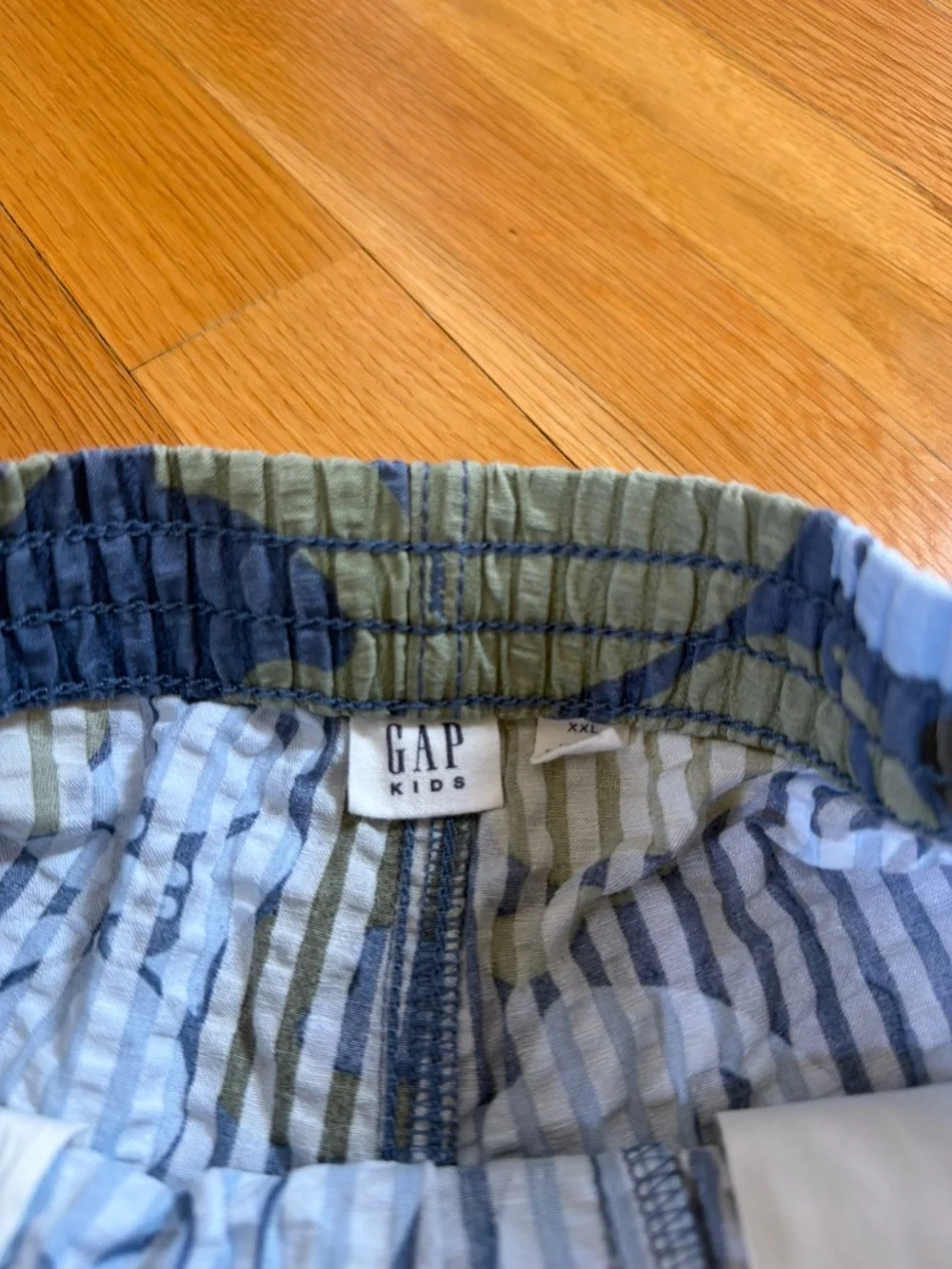 Gap boys seersucker floral shorts